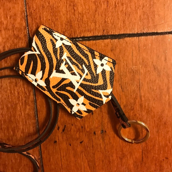 ❌SOLD❌ Louis Vuitton Jungle Cloche Clé Charm - Picture 5 of 7